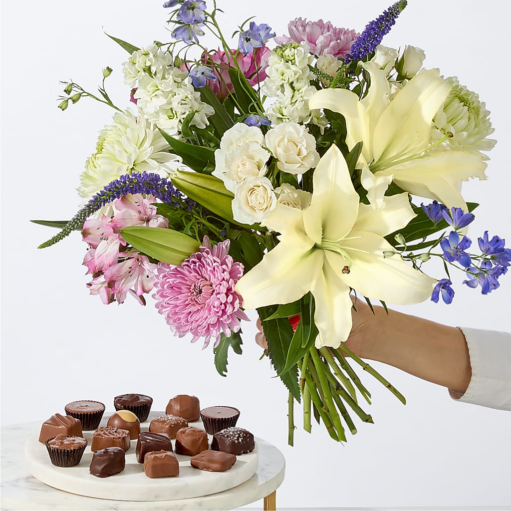Winter Celebration Bouquet –  Fleurs.ca, Quebec PQ