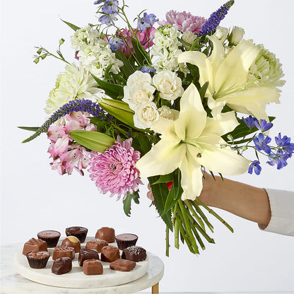 Winter Celebration Bouquet –  Fleurs.ca, Quebec PQ