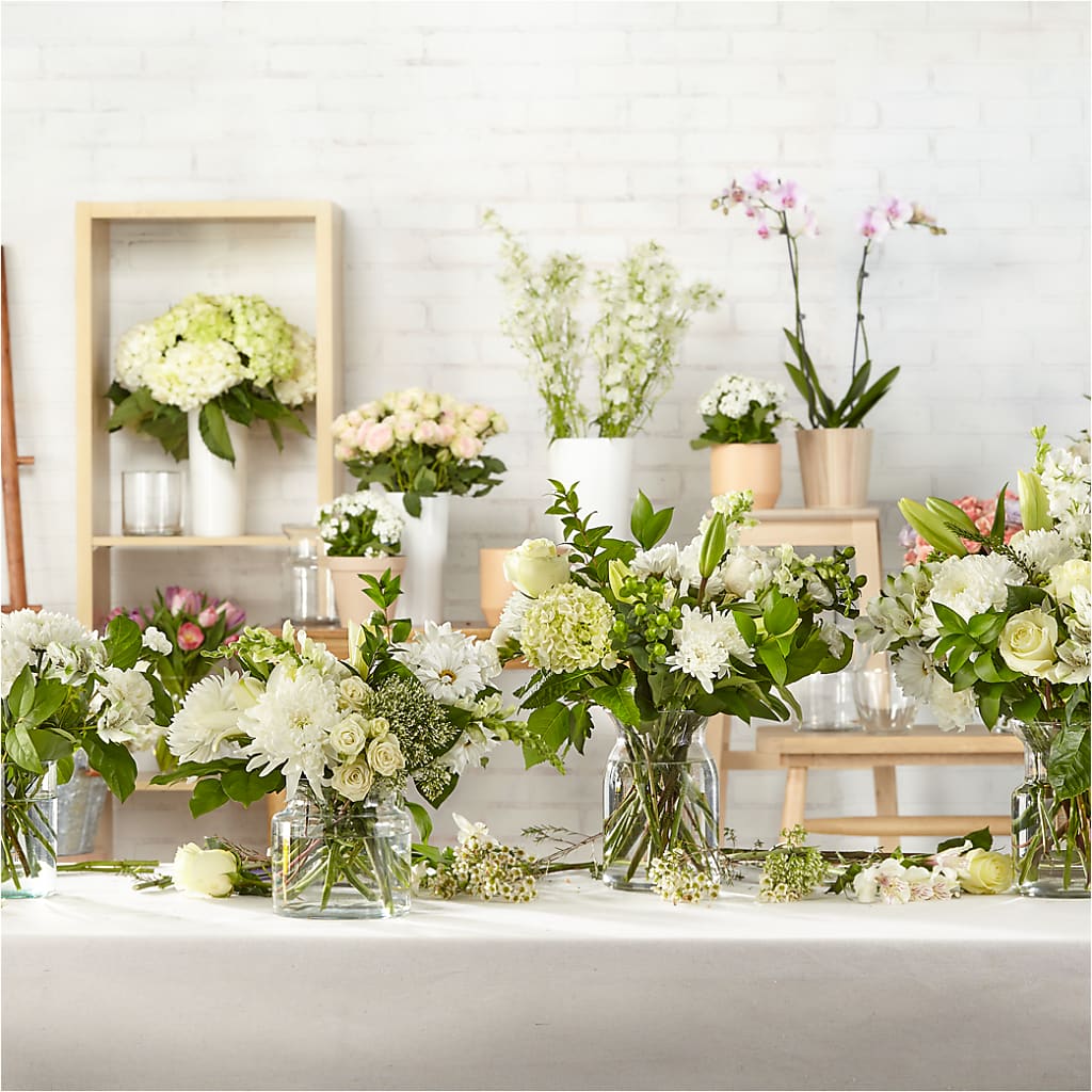 Classic Ivory – A Florist Original –  Fleurs.ca, Quebec PQ