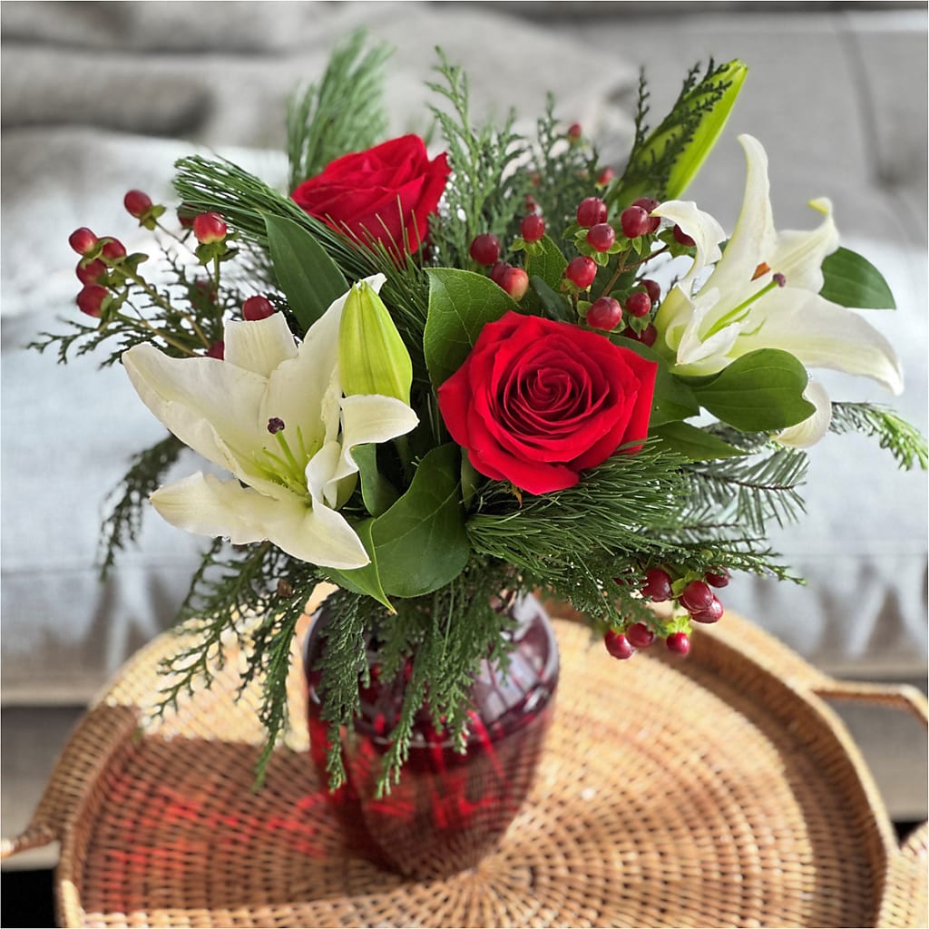 Evergreen Delight Bouquet –  Fleurs.ca, Quebec PQ